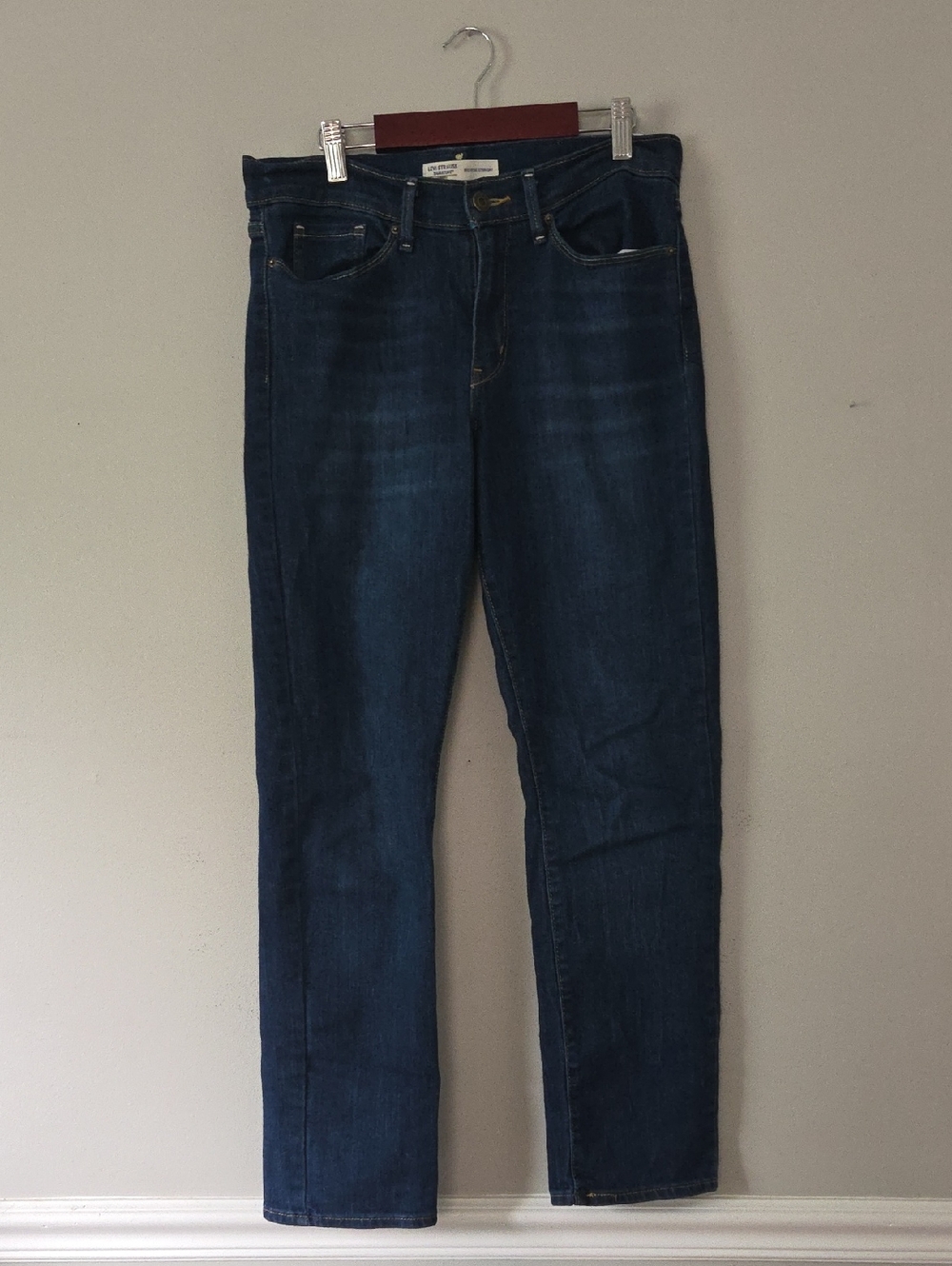 Levis Mid-rise Straight-leg Dark Wash Jeans (27/30)